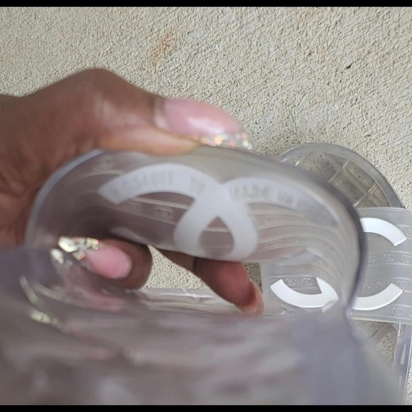 SOLD Chanel pool slides Sandals Size EU 39 - Picture 4 of 11